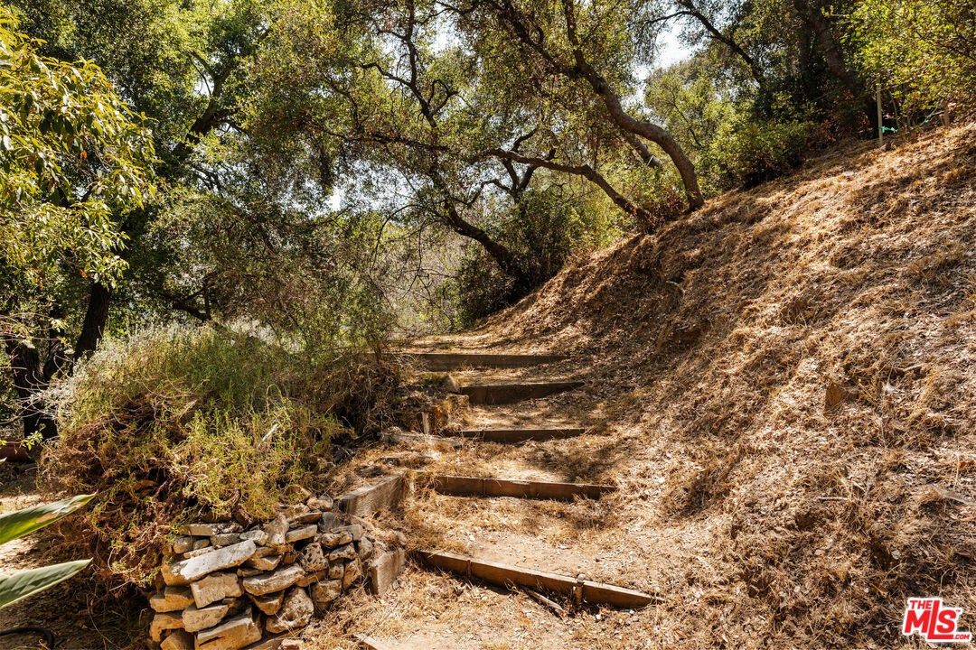 10012 Charter Oak Ln