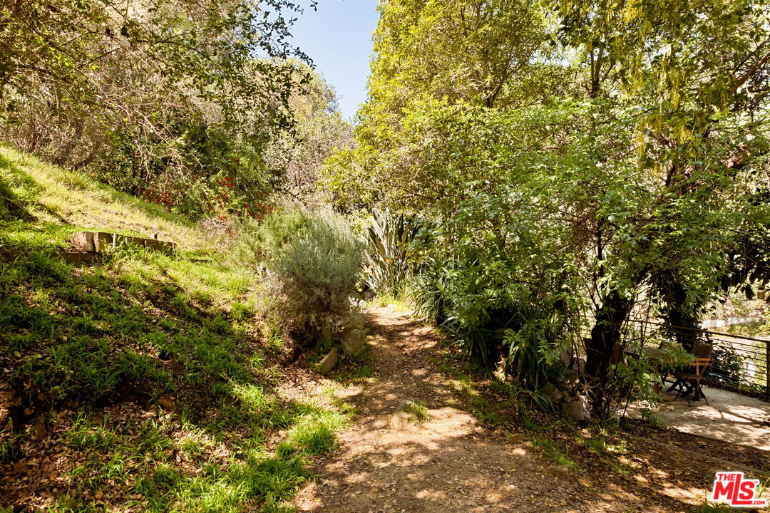 10012 Charter Oak Ln