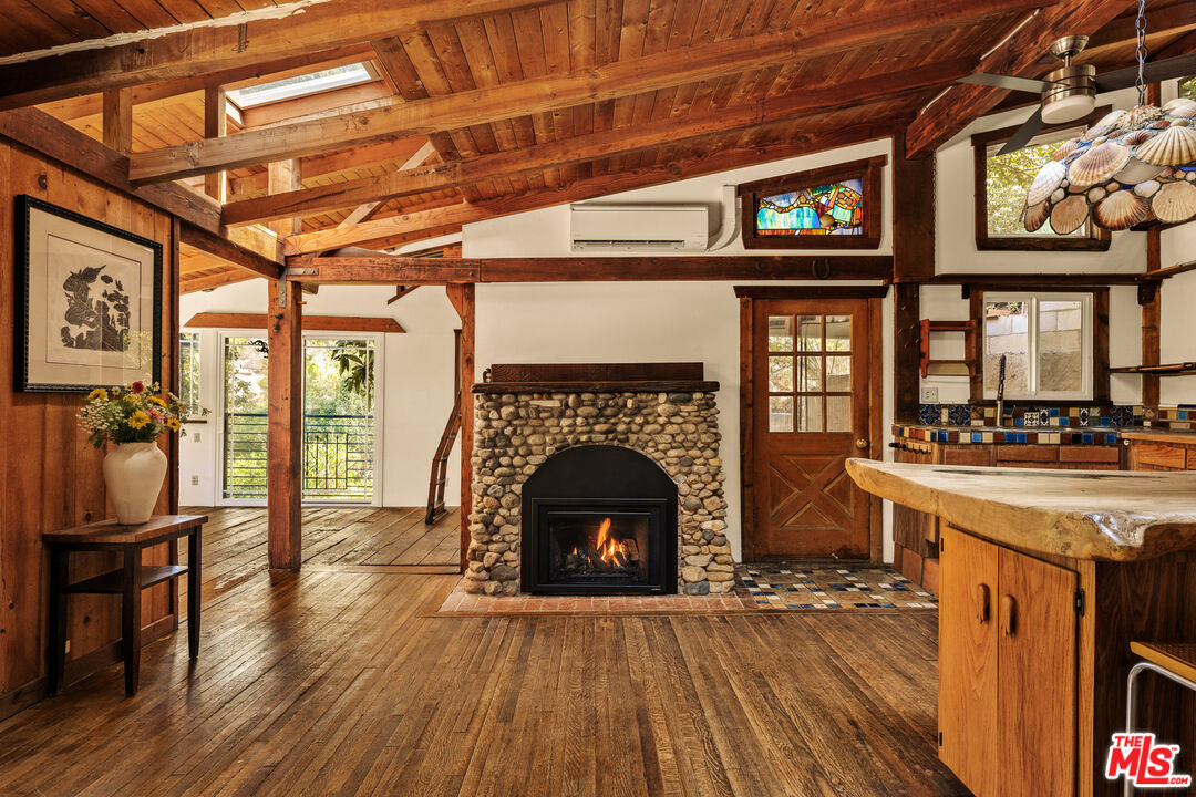 10012 Charter Oak Ln