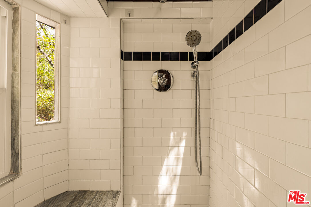 10012 Charter Oak Ln