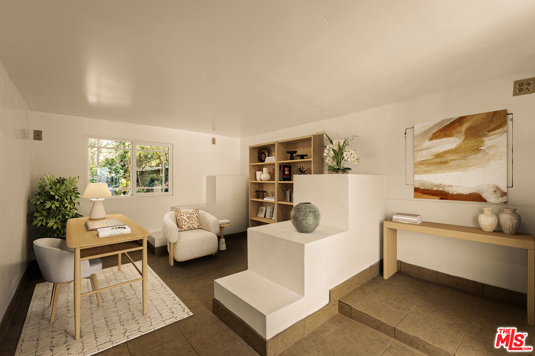 10012 Charter Oak Ln