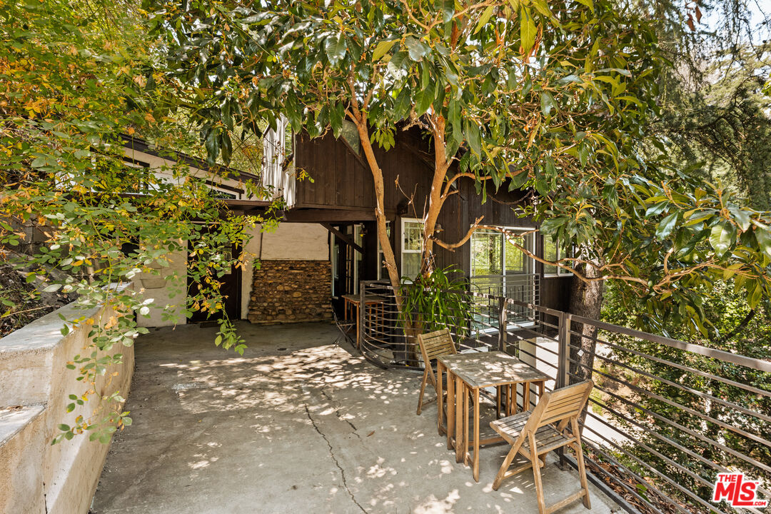 10012 Charter Oak Ln