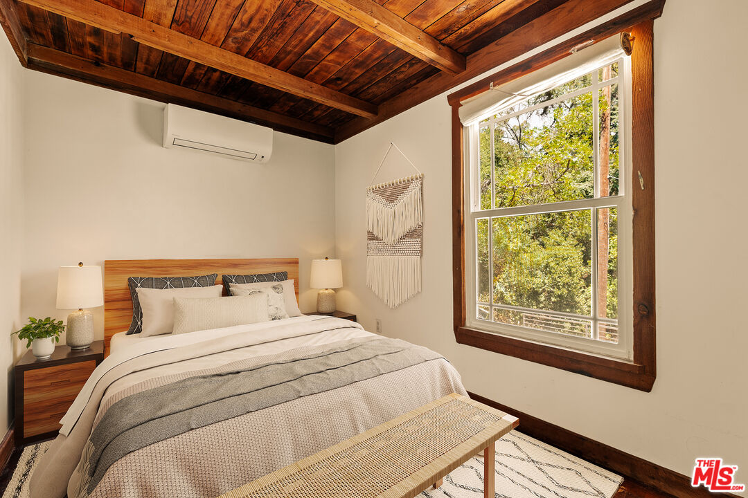 10012 Charter Oak Ln