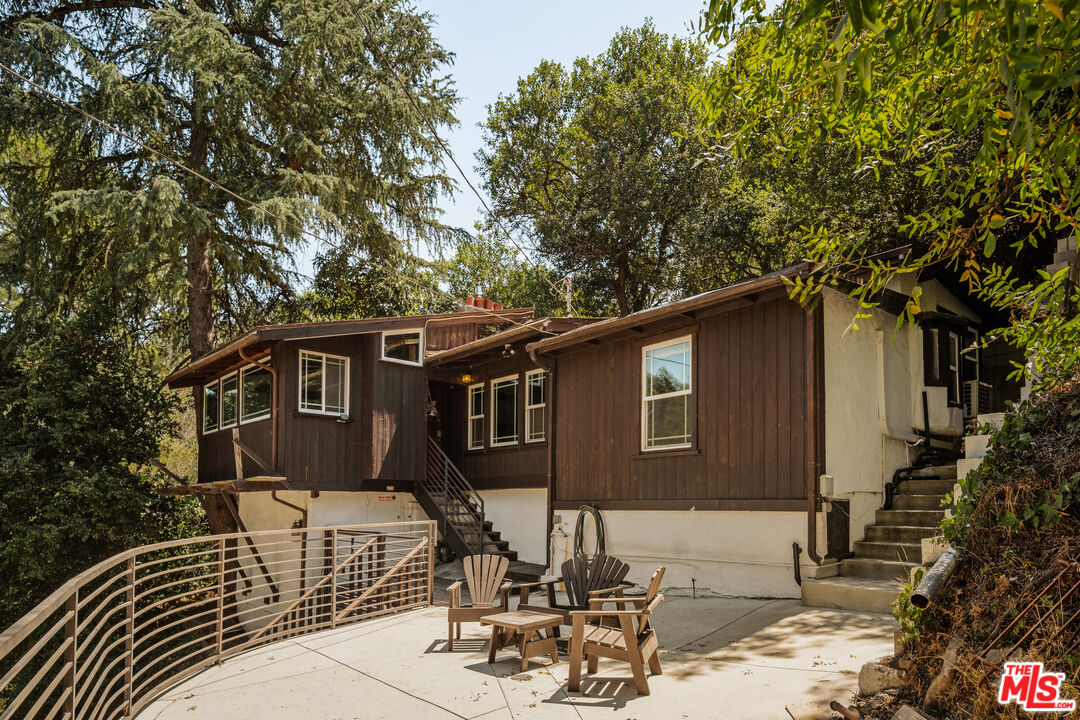 10012 Charter Oak Ln