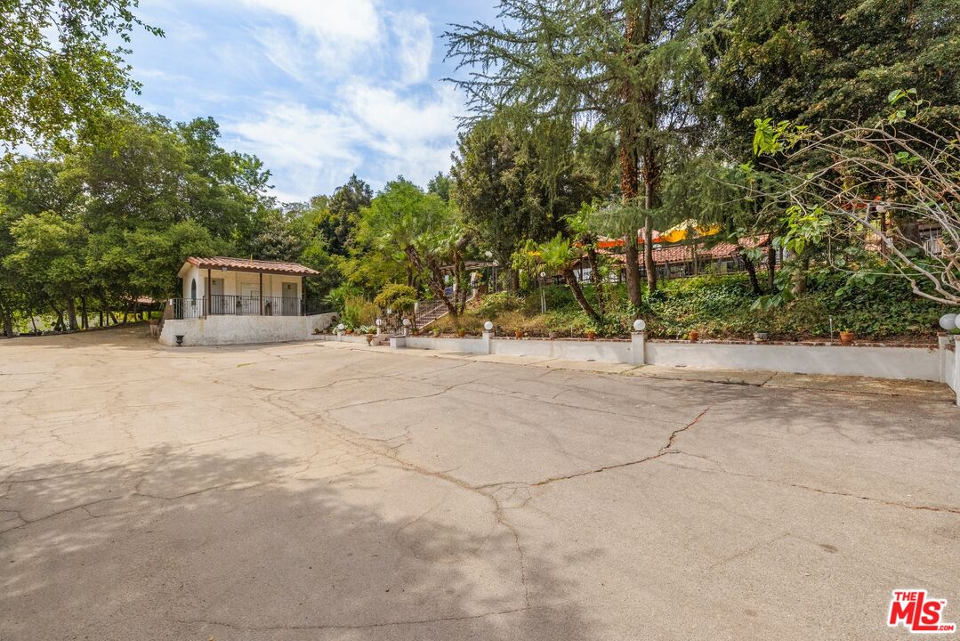 9145 La Tuna Canyon Rd