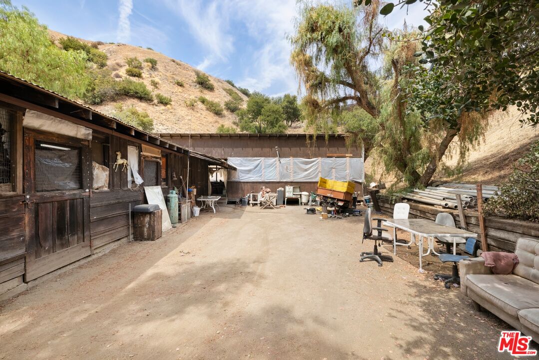 9145 La Tuna Canyon Rd