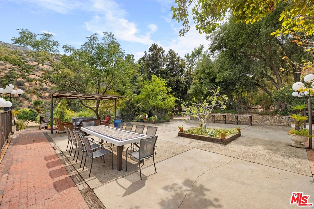 9145 La Tuna Canyon Rd