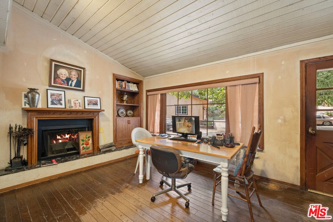 9145 La Tuna Canyon Rd