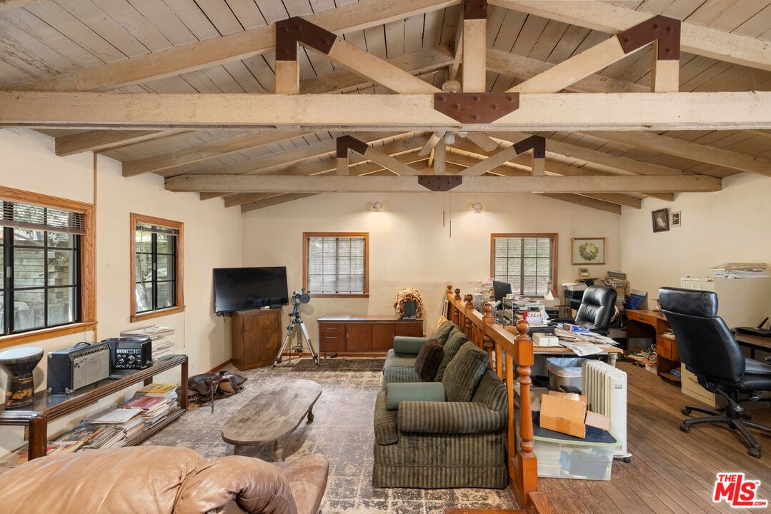 9145 La Tuna Canyon Rd