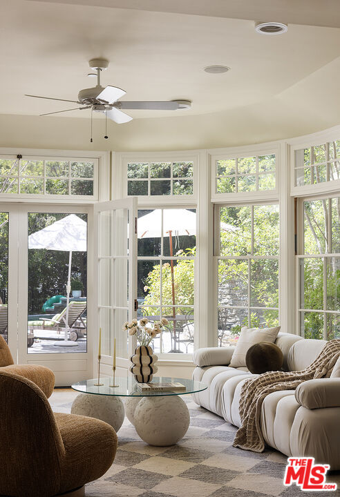 2041 Mandeville Canyon Rd