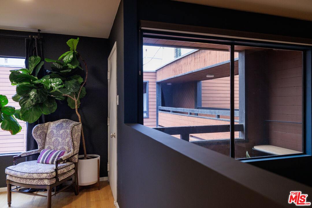 4425 Whitsett Ave Unit: 210