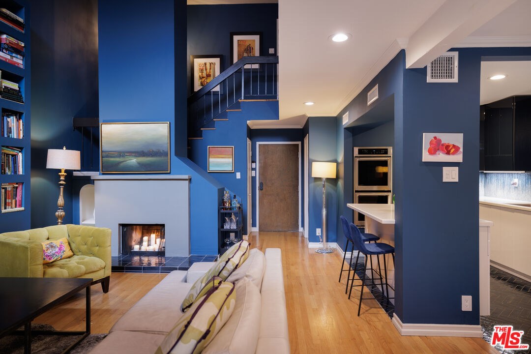 4425 Whitsett Ave Unit: 210