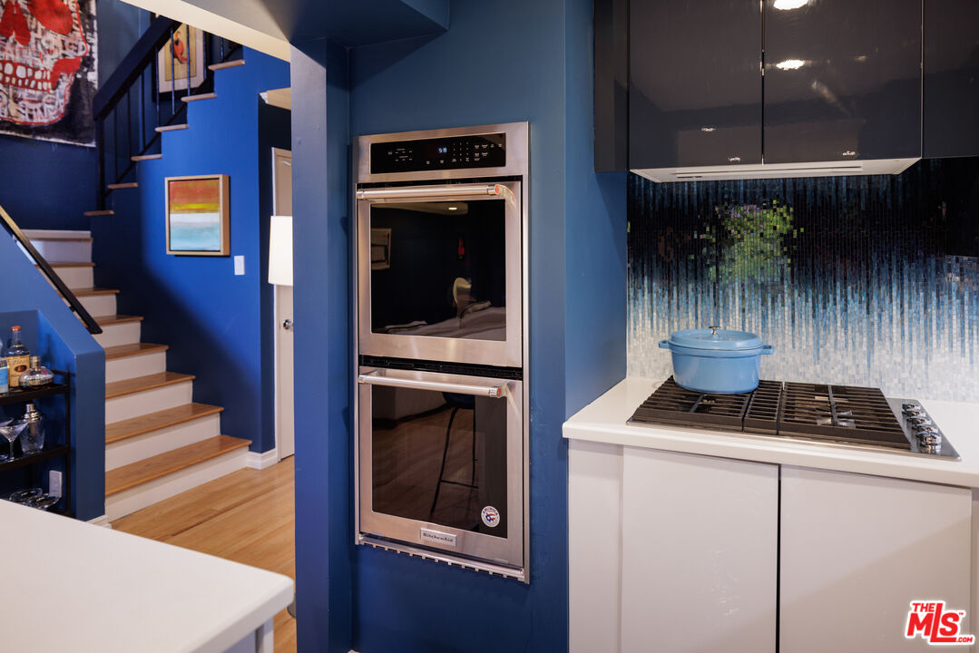 4425 Whitsett Ave Unit: 210