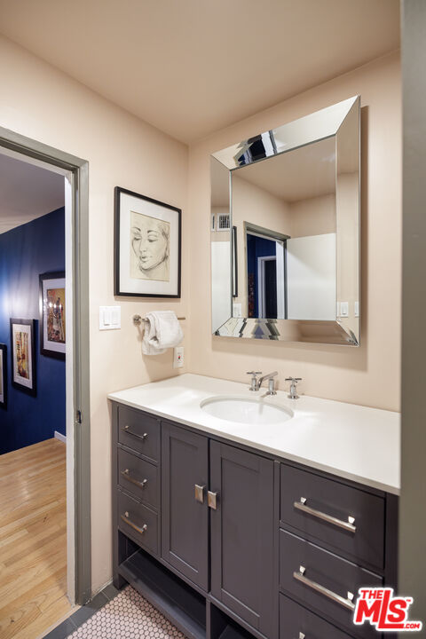 4425 Whitsett Ave Unit: 210