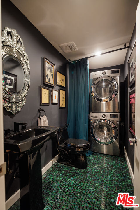 4425 Whitsett Ave Unit: 210