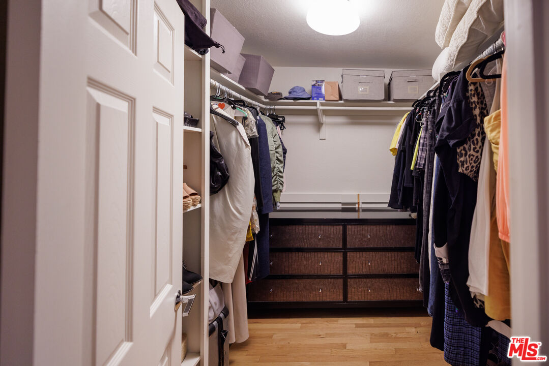 4425 Whitsett Ave Unit: 210