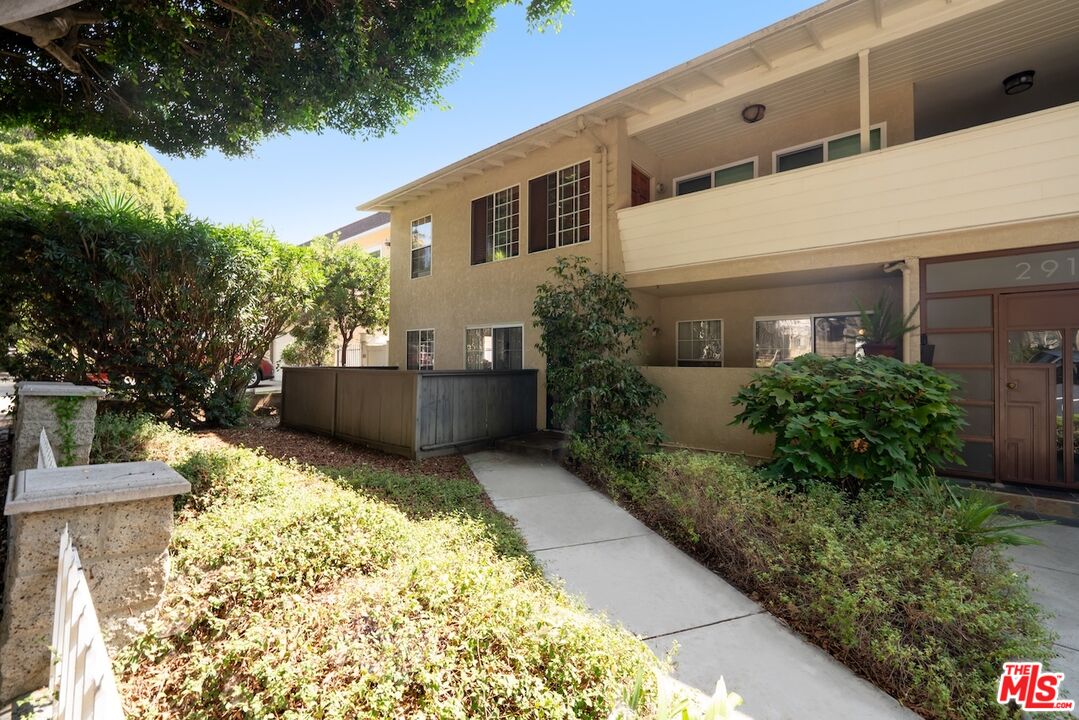 2910 Arizona Ave Unit: 1