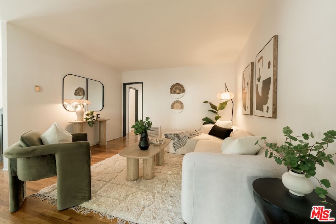 2910 Arizona Ave Unit: 1