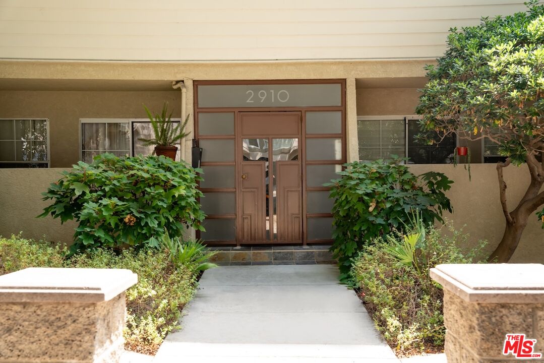 2910 Arizona Ave Unit: 1