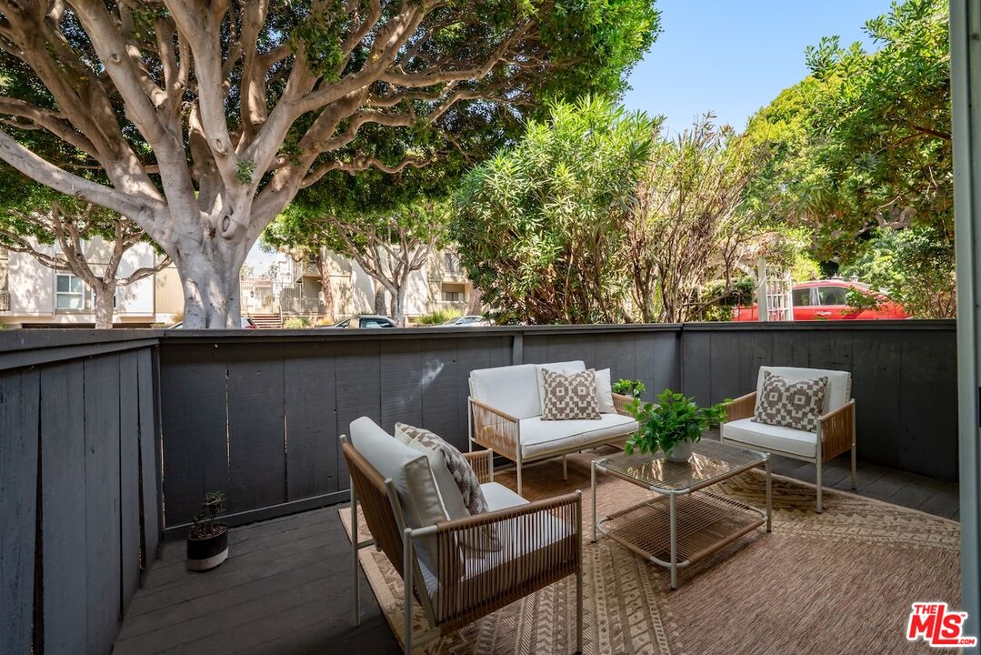 2910 Arizona Ave Unit: 1