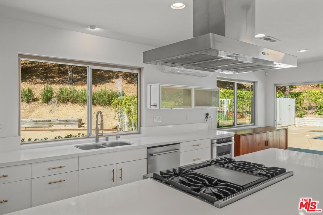 4207 Michelangelo Ave