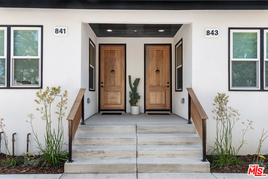 841 N La Fayette Park Pl