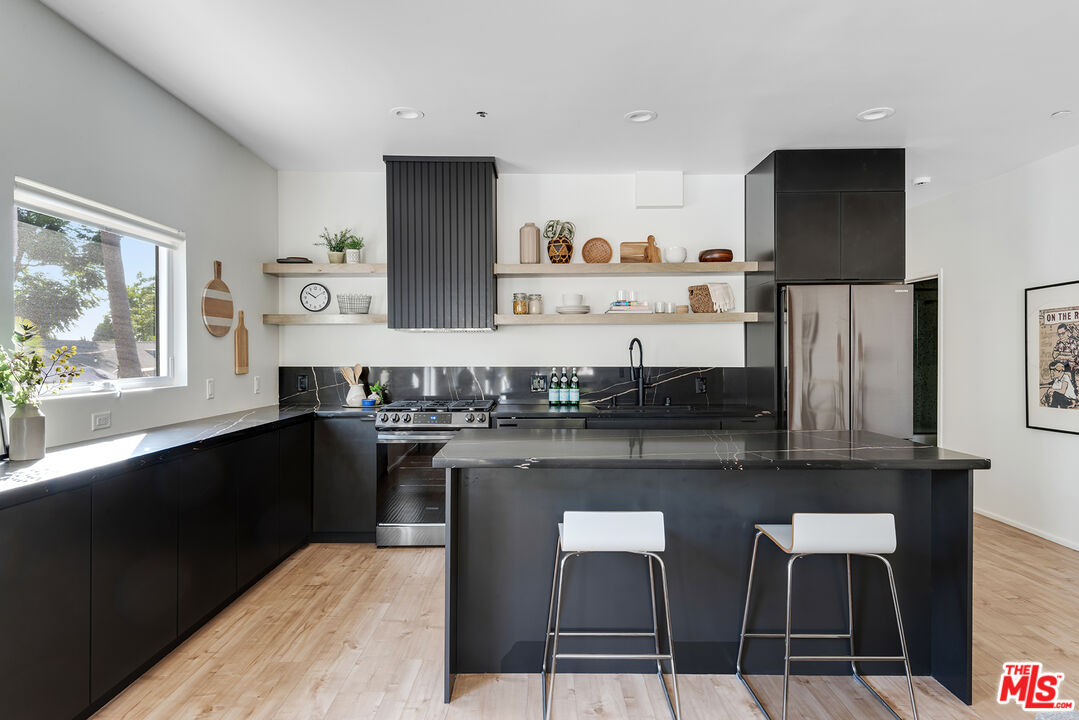 841 N La Fayette Park Pl