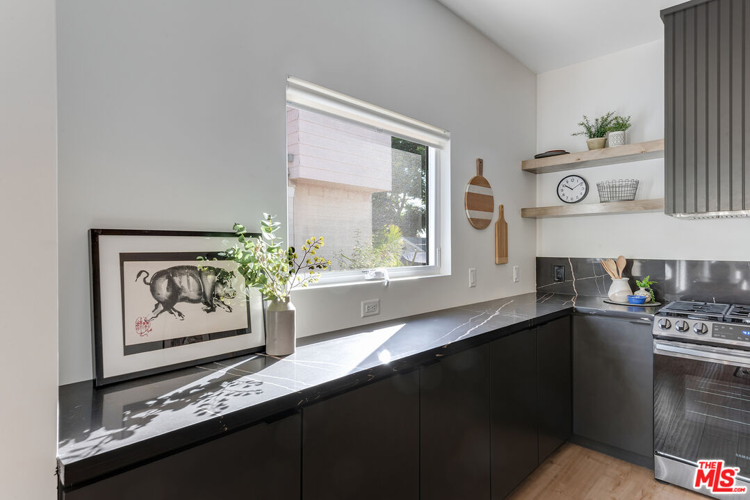 841 N La Fayette Park Pl