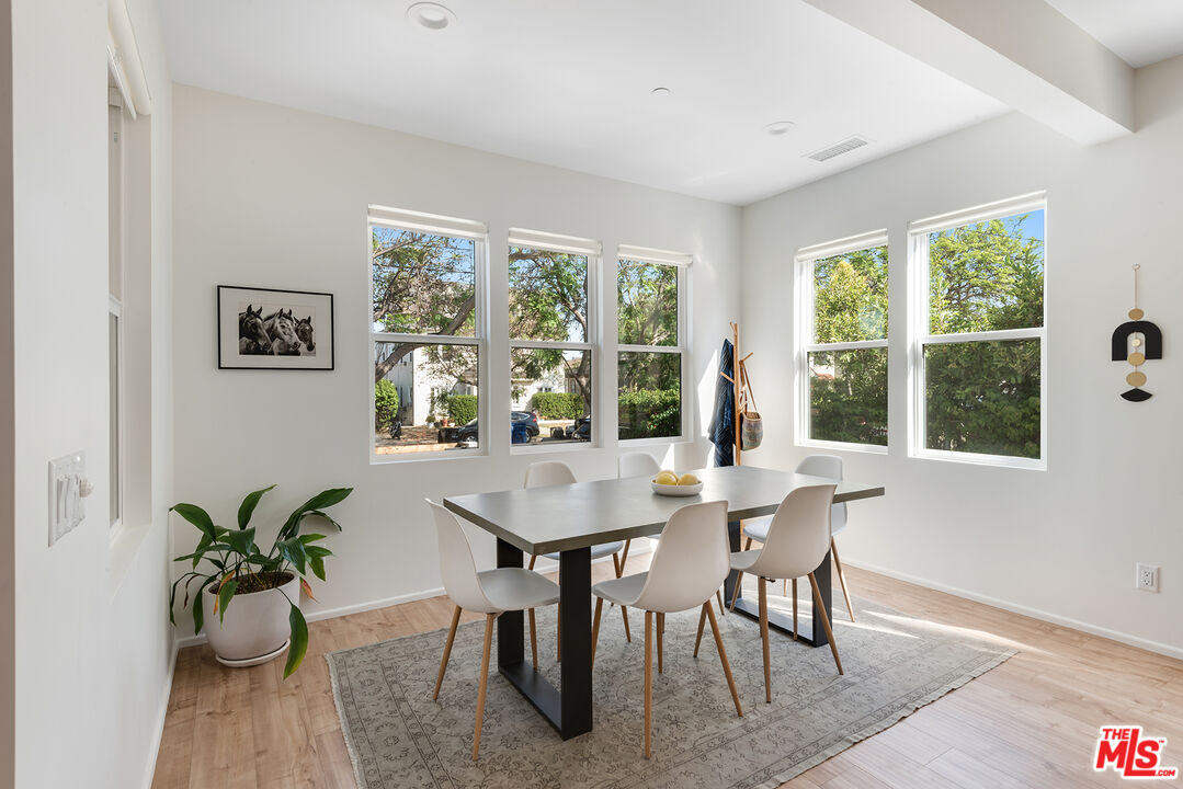 841 N La Fayette Park Pl