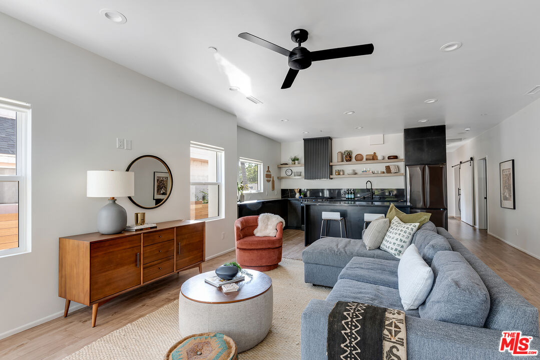 841 N La Fayette Park Pl