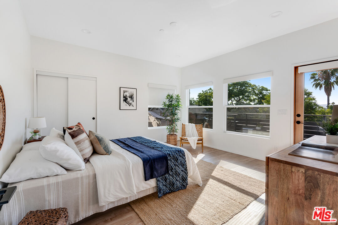 841 N La Fayette Park Pl