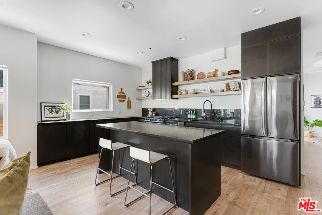 841 N La Fayette Park Pl