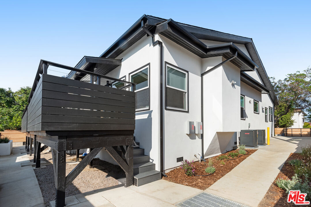 841 N La Fayette Park Pl