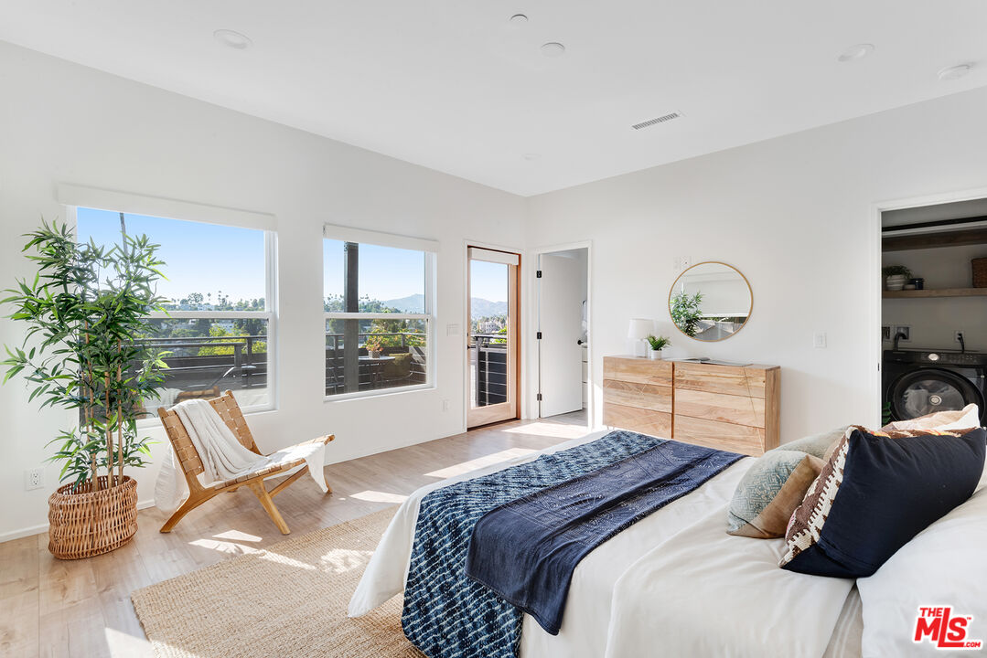 841 N La Fayette Park Pl