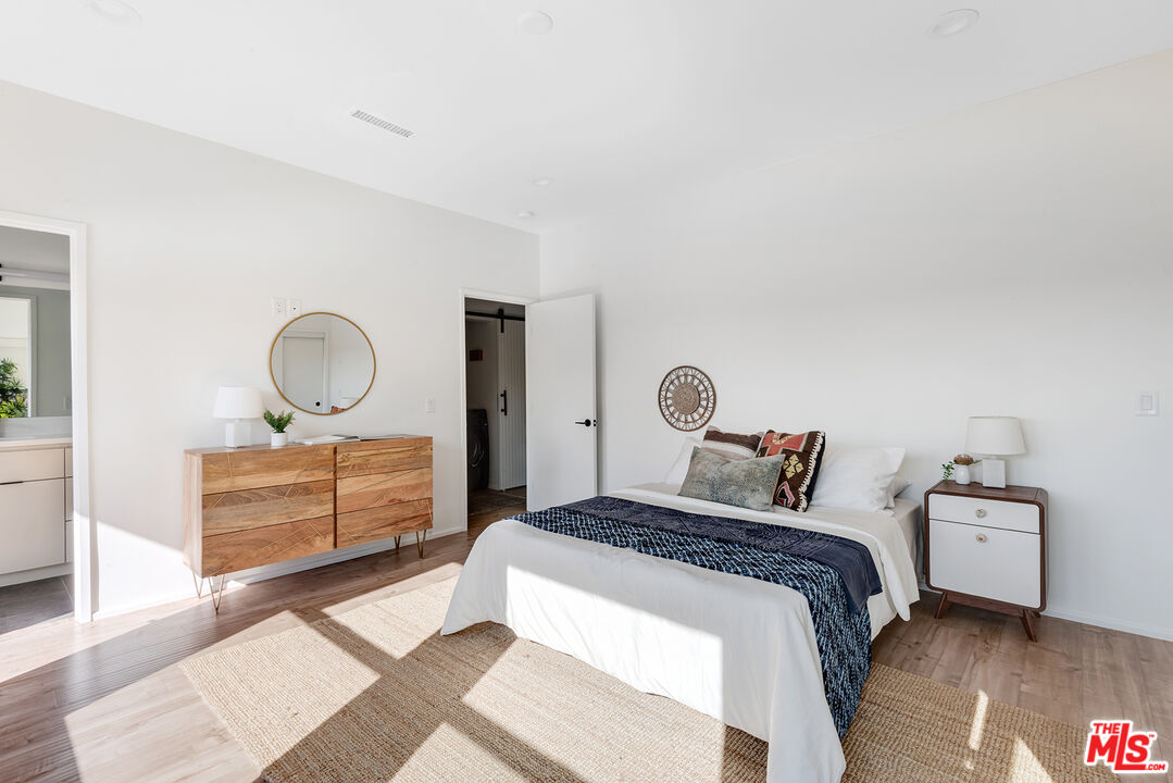 841 N La Fayette Park Pl