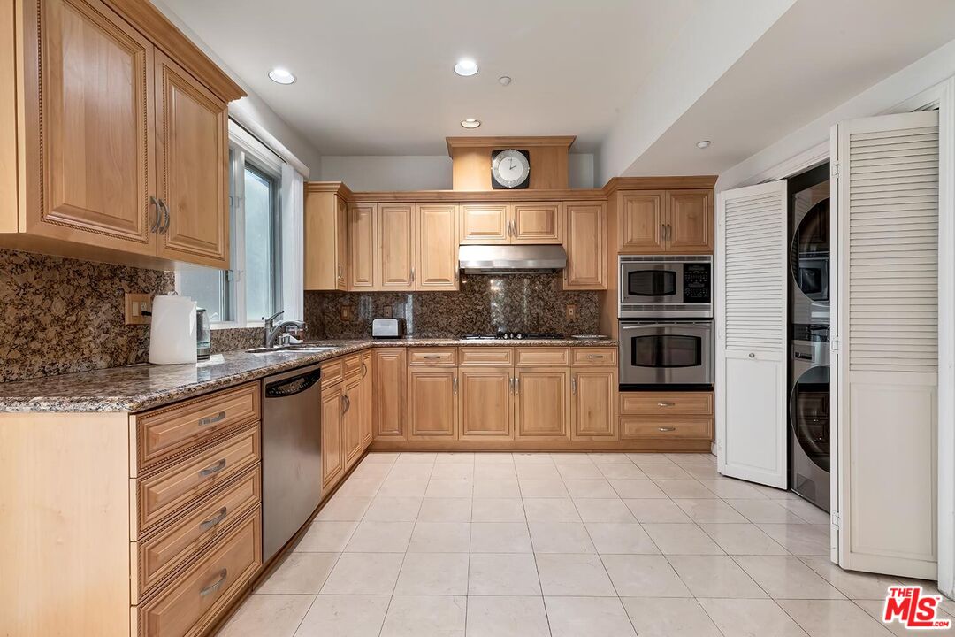 121 N Almont Dr Unit: 303