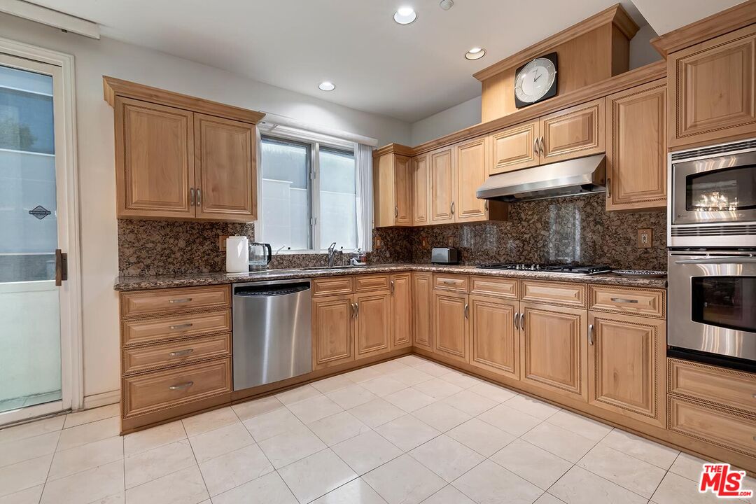 121 N Almont Dr Unit: 303