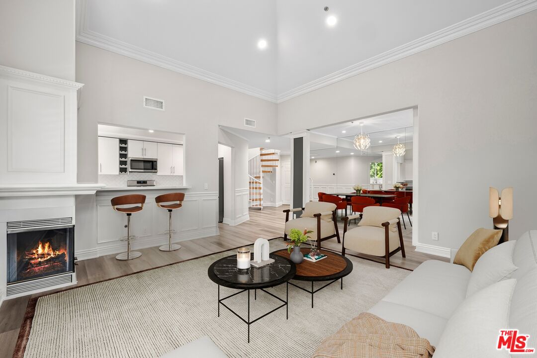 12633 Moorpark St Unit: 208