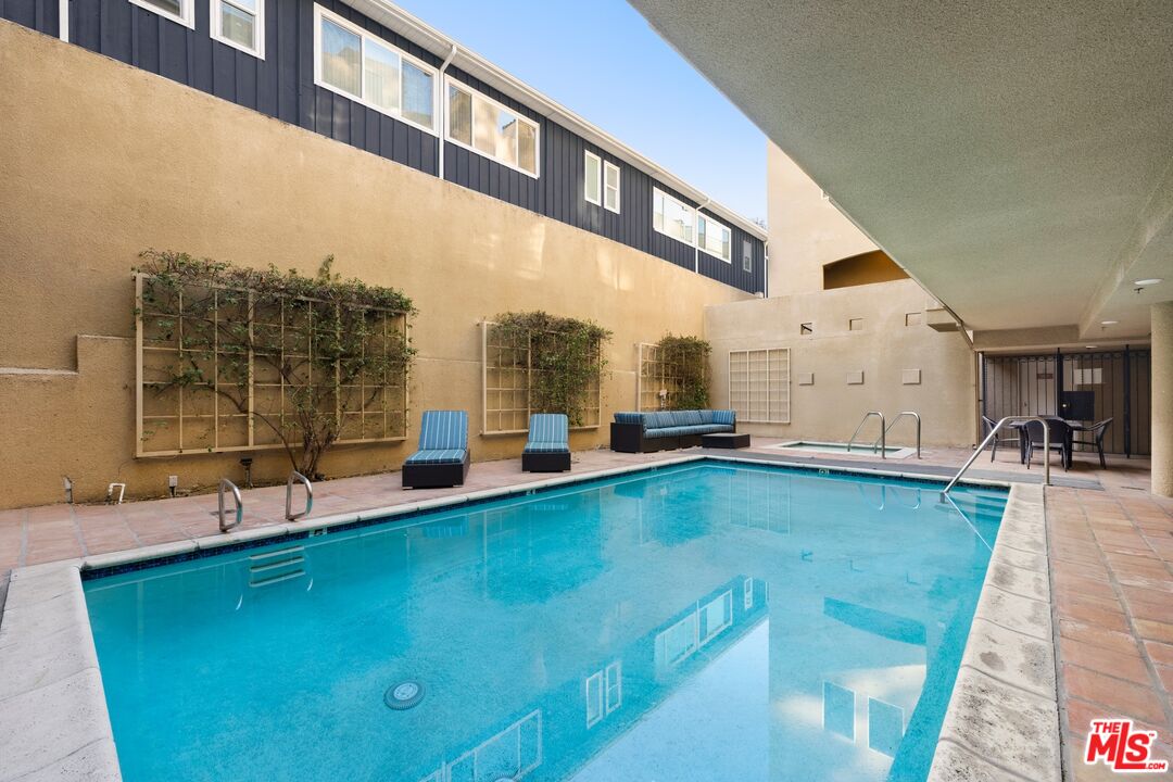 12633 Moorpark St Unit: 208