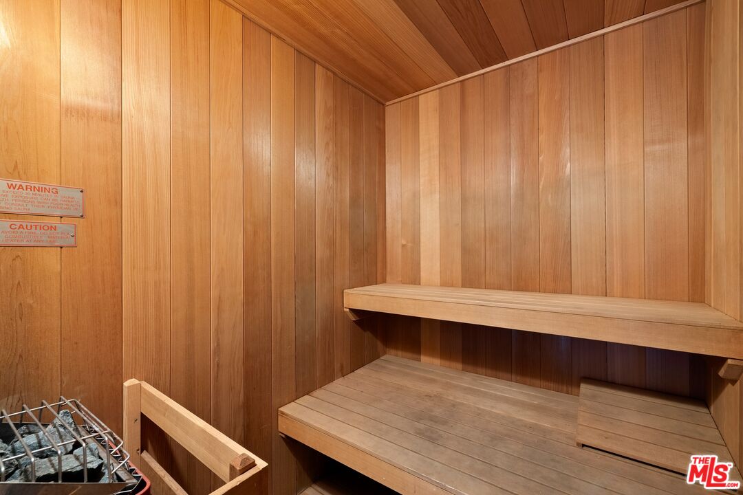 12633 Moorpark St Unit: 208