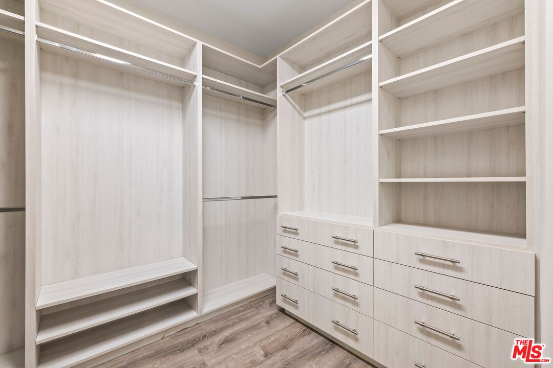 12633 Moorpark St Unit: 208