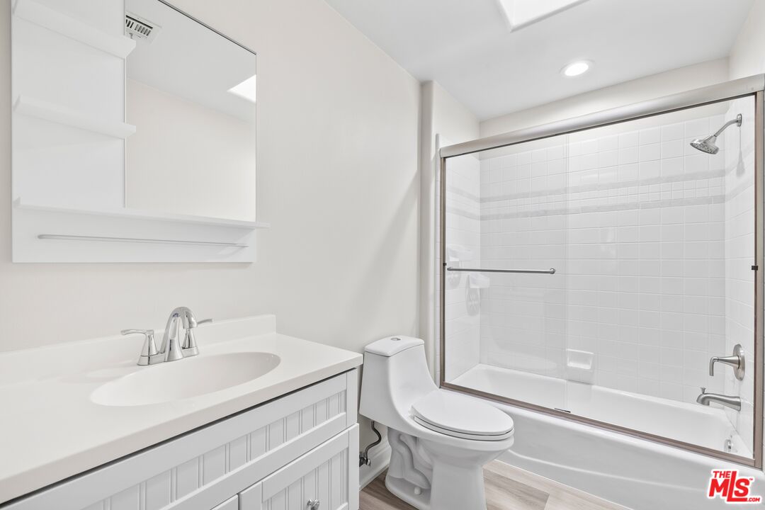 12633 Moorpark St Unit: 208