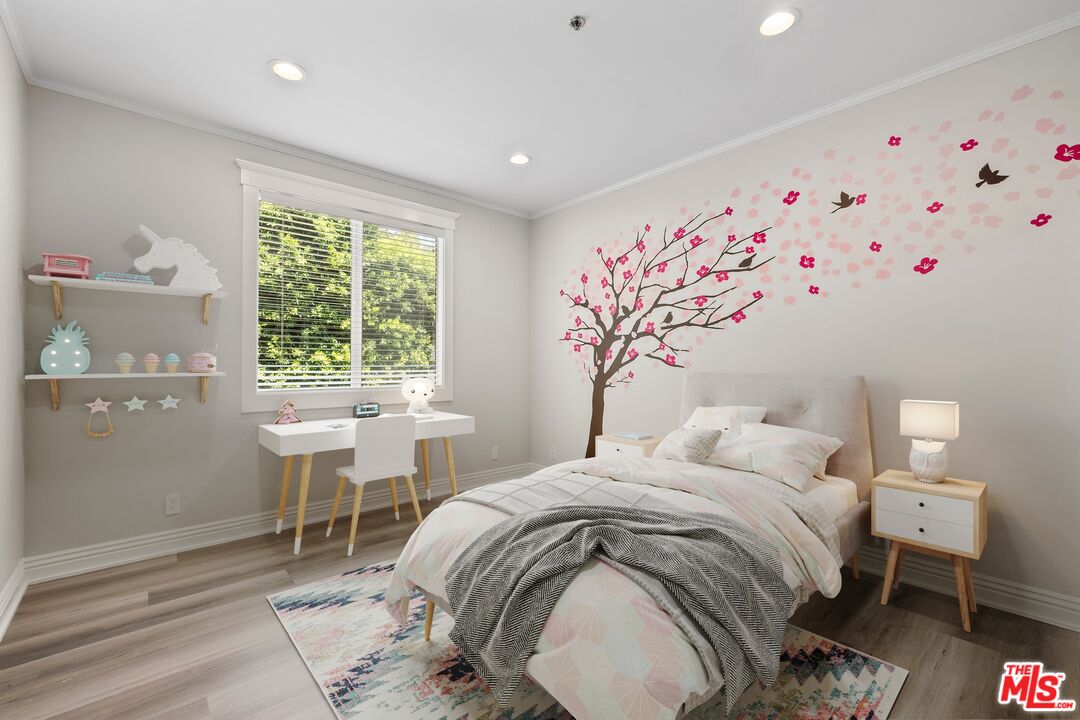 12633 Moorpark St Unit: 208