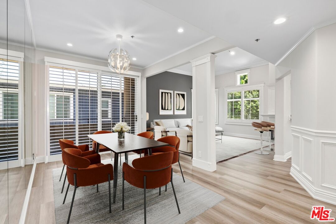 12633 Moorpark St Unit: 208