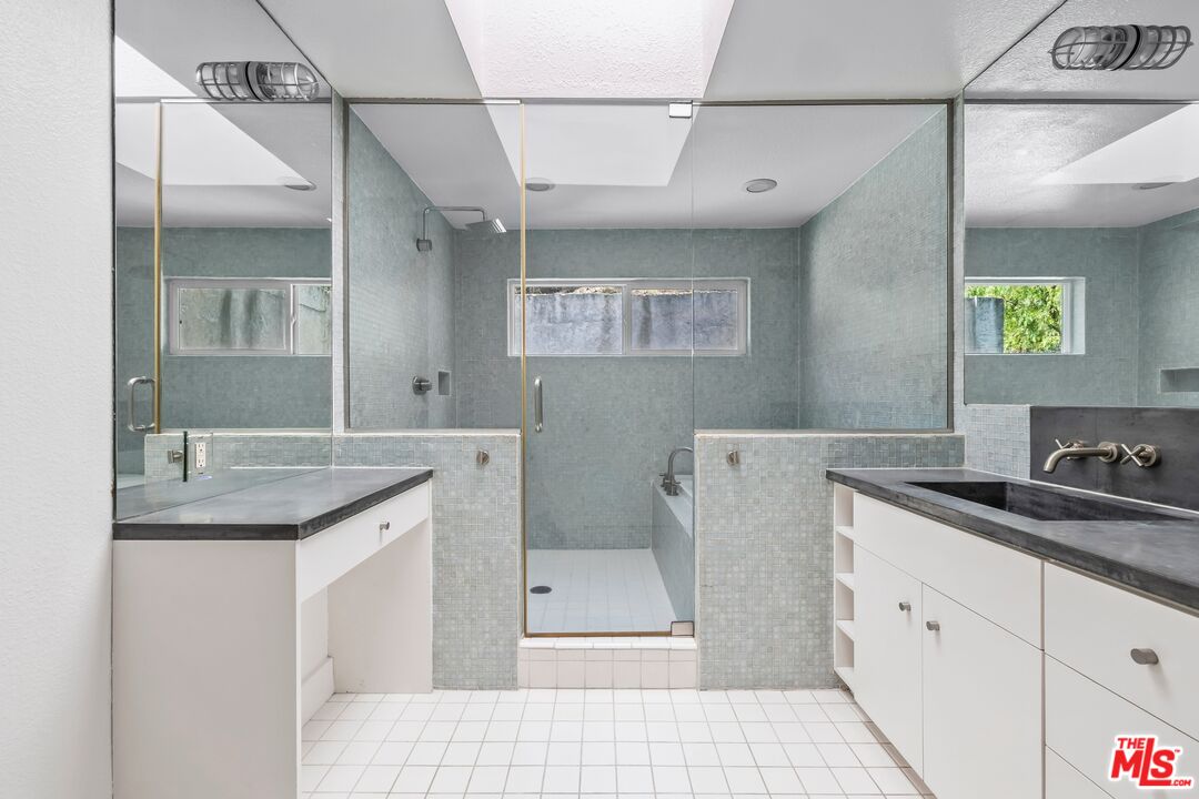 1300 N Beverly Glen Blvd