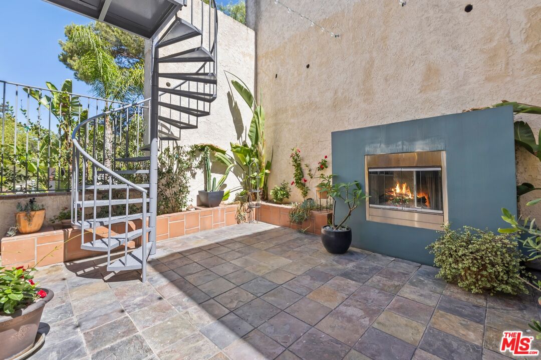 1300 N Beverly Glen Blvd