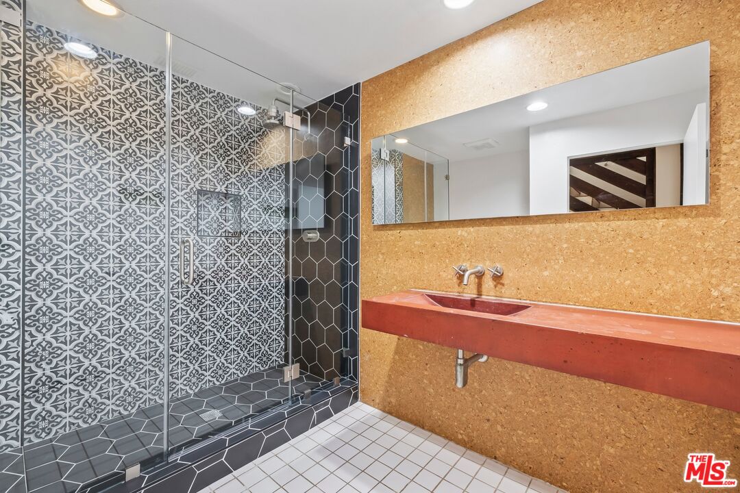 1300 N Beverly Glen Blvd