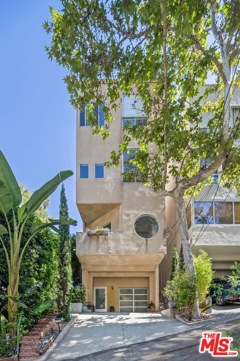 1300 N Beverly Glen Blvd