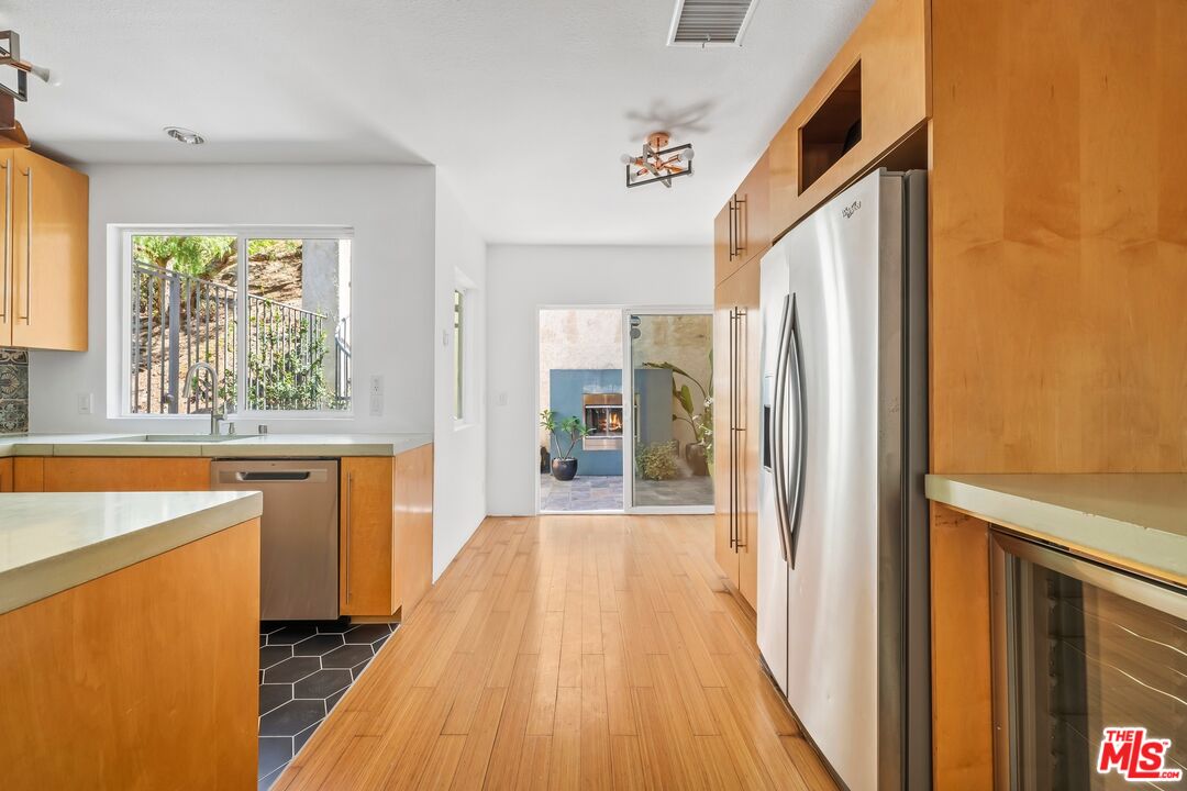 1300 N Beverly Glen Blvd