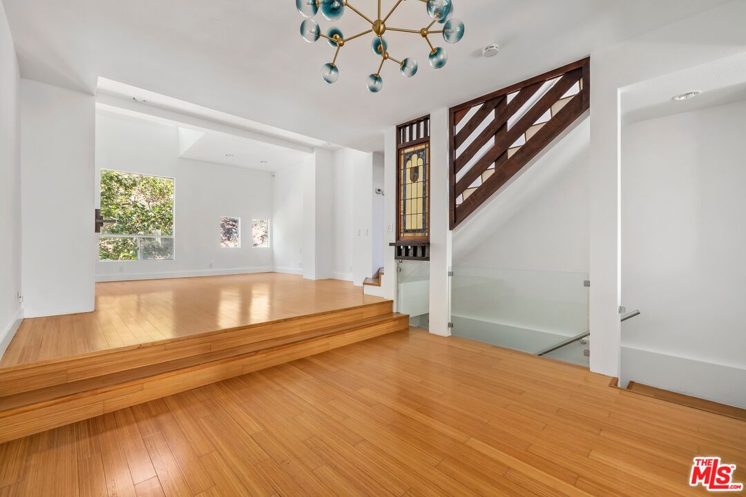 1300 N Beverly Glen Blvd